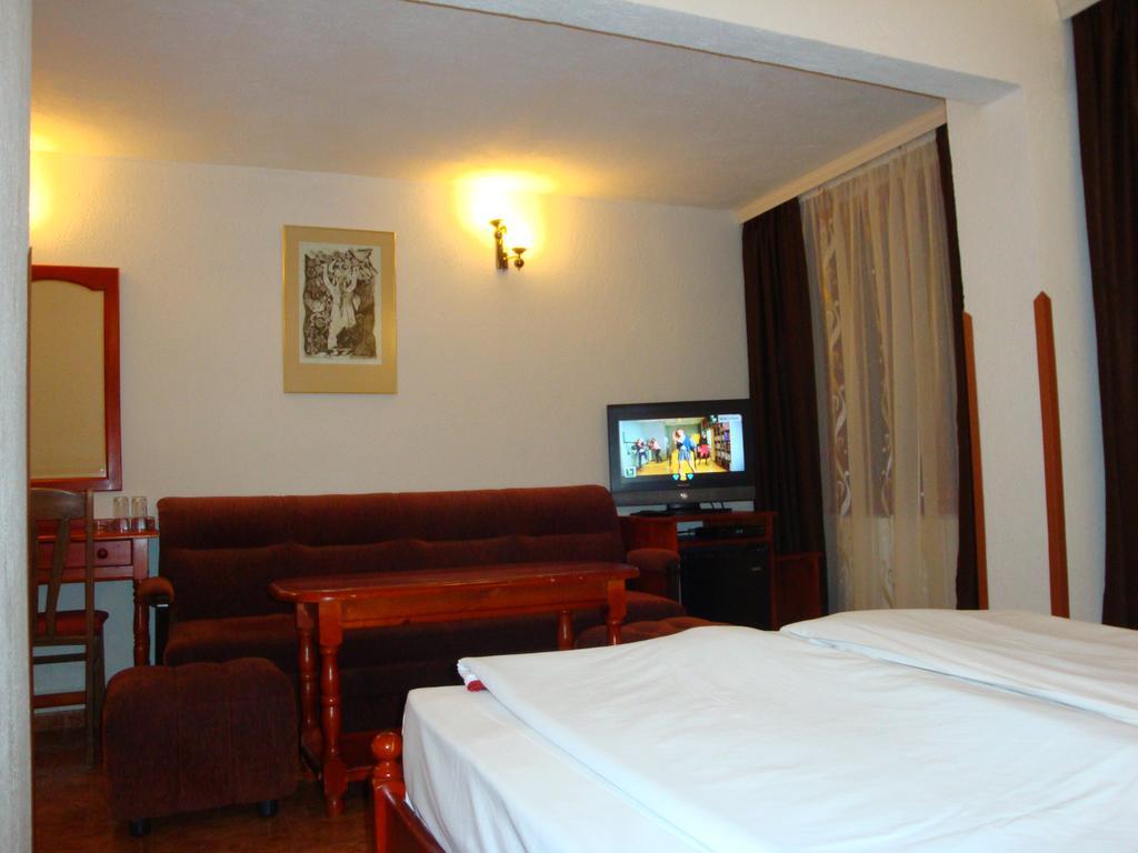 Family Hotel Diana Lyaskovo  Экстерьер фото