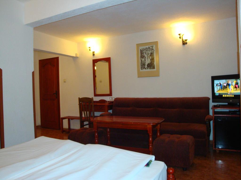 Family Hotel Diana Lyaskovo  Экстерьер фото